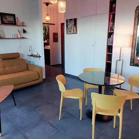 Apartment Grand Avec Terrasse A 20 M De La Nice