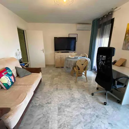 Promenade-85 Waterfront Air-conditioned Apartment *