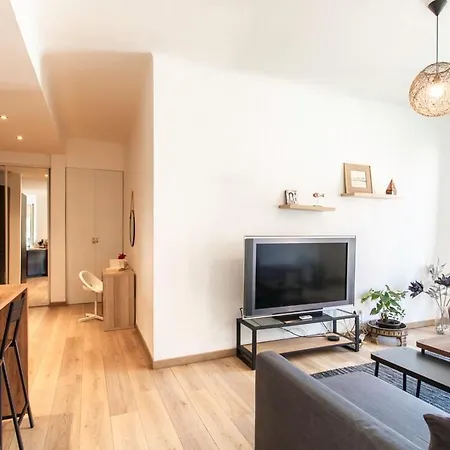 #37 Staywizus - 1bdr Bagatelle, Promenade, Sea Front - Balcony & Ac Apartment *