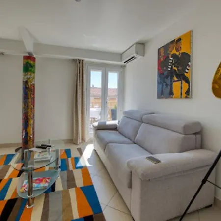 Grand Deux Pieces - Hyper Centre Apartment *