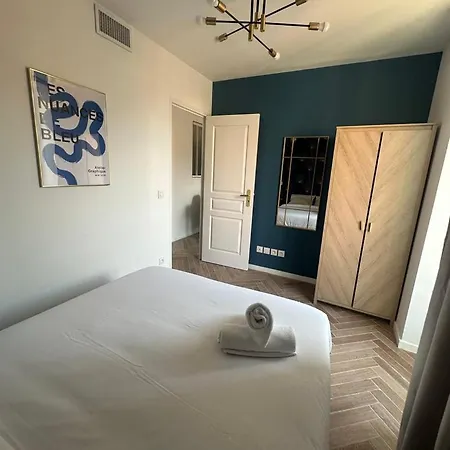 Moon - 42 Apartment