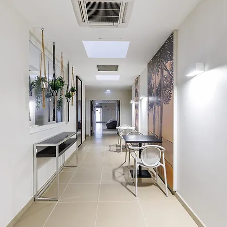 Adagio Centre 3*