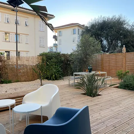 2 Pieces Avec Jardin Et Clim A Quelques Pas De La ! *