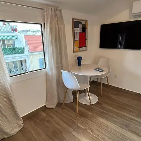 New Beautiful Studio- Golden Square Nice