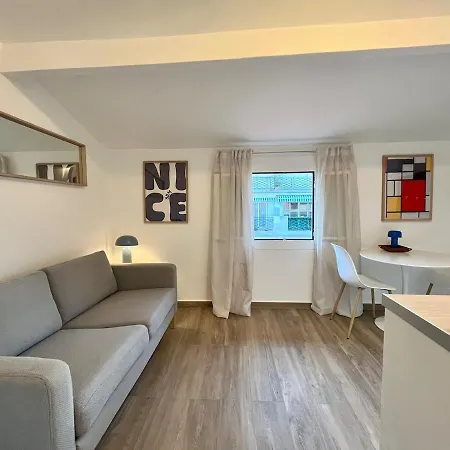 Apartment New Beautiful Studio- Golden Square *