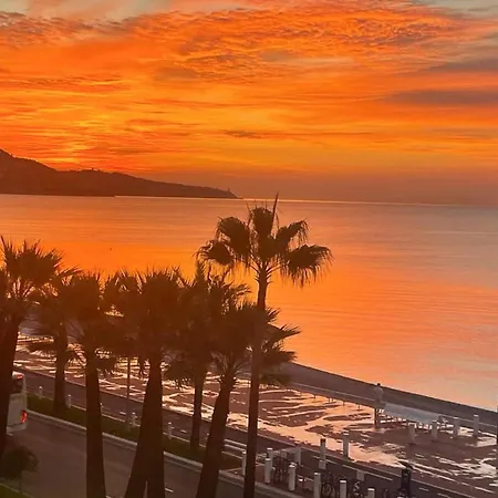 Apartment Seafront For 6 Promenade Des *