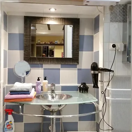 Apartment Bonaparte, Bienvenue Dans Le Quartier Du Port, Le Quartier De Avec Son Ambiance Estivale Qui Respire Les Vacances, Rafraichissement Garantie Pour Arrivee Toute En Douceur
