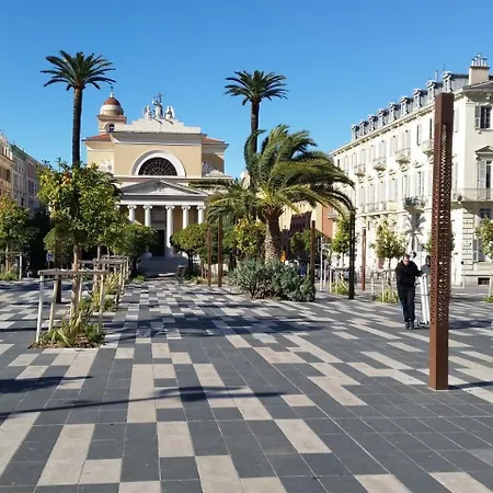 Bonaparte, Bienvenue Dans Le Quartier Du Port, Le Quartier De Avec Son Ambiance Estivale Qui Respire Les Vacances, Rafraichissement Garantie Pour Arrivee Toute En Douceur * Nice