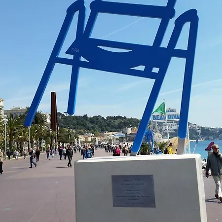 Bonaparte, Bienvenue Dans Le Quartier Du Port, Le Quartier De Avec Son Ambiance Estivale Qui Respire Les Vacances, Rafraichissement Garantie Pour Arrivee Toute En Douceur Nice