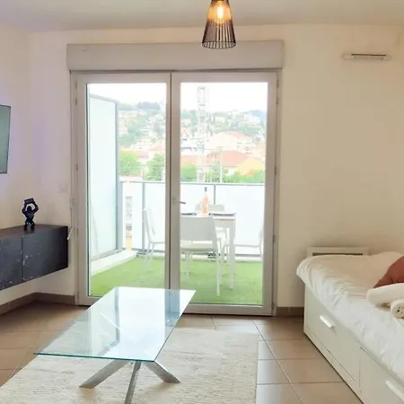 Avec Terrasse Apartment