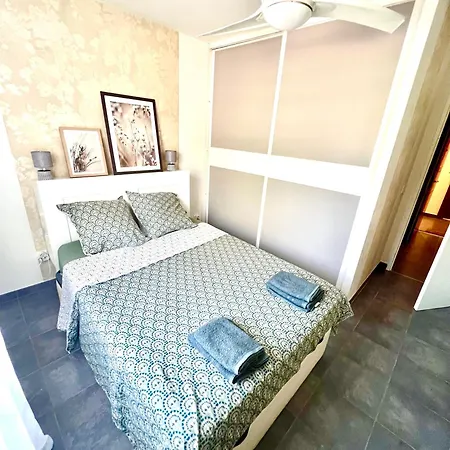 Apartment 2-room Apartment, Bright Balcony Nice