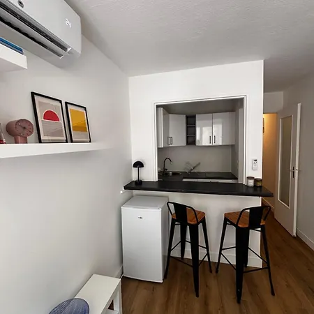 Apartment For 2 Adults With Air-conditioning