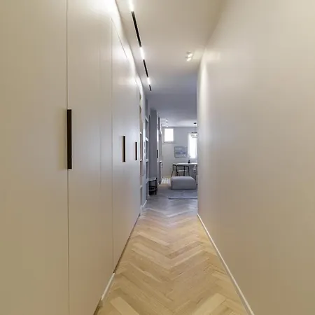 Wide Open Sky Terrace 1 Bdr Apartment