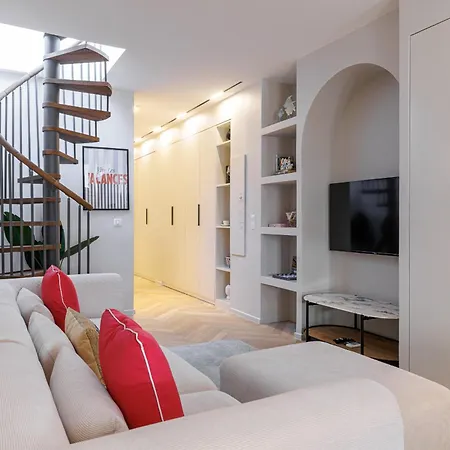 Wide Open Sky Terrace 1 Bdr Apartment