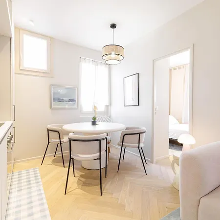 Wide Open Sky Terrace 1 Bdr Apartment *