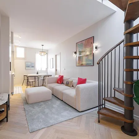 Wide Open Sky Terrace 1 Bdr Apartment