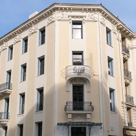 Slo Hostel