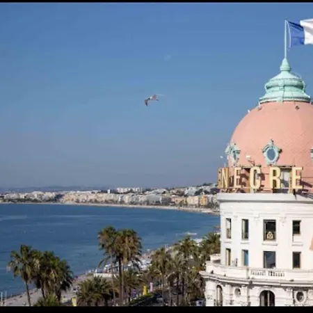 Apartment One-bedroom Near Promenade Des *