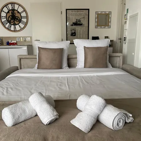 Apartment Q&r Renting - Design Modernes Et Luxueuses- Confort Parking Ac *