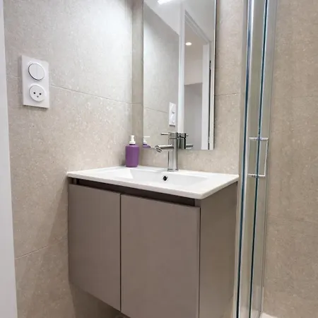 Apartment Renove 3 Chambres, 8 Pers, A 50 M Nice