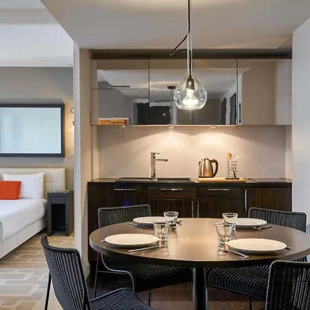 Adagio Centre Aparthotel 3*