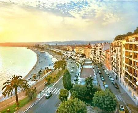 Apartment A 2 Pas De La Promenade Des