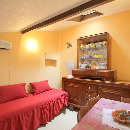 Riviera - Train Station Apartment