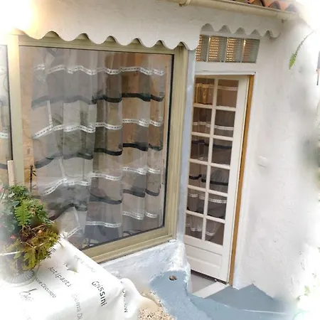Kiva Apartment