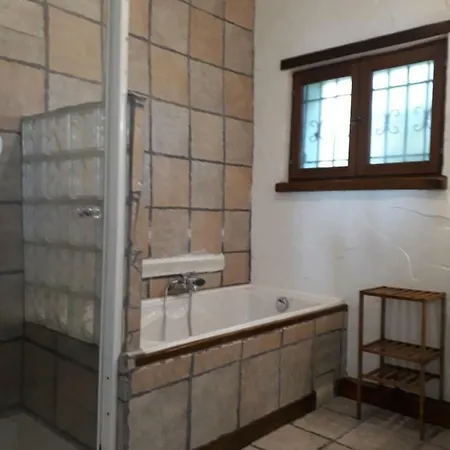 Maison Mitoyenne 68m², 2 Pieces + Veranda, Jardin 100m² Avec Pergola, Vue Holiday home Nice