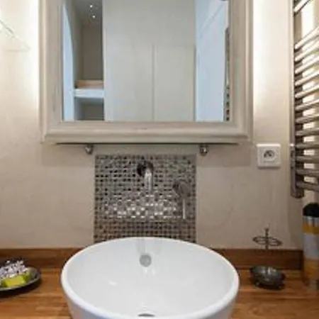 Barla 3 - A Spacious One Bedroom Near Place Garibaldi Apartment *
