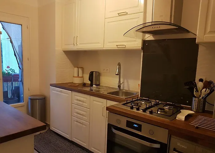 Parking Gratuit A Cote Appartement 2 Chambres 47M2 Climatise A Cote Aeroport-Tram Sur Place-Plage 6 Min-Centre Ville 16 Min Avec Tram-Free Parking, 47M2 Apartment 2 Rooms,Air-Conditioned Next To The Airport- Tram On Spot- 6 Min Beach- 16Min Center