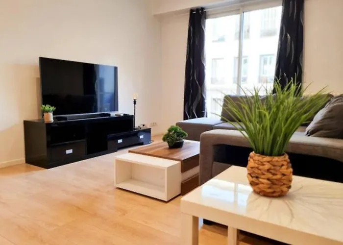 Appartement Nice Avec Balcon Et Parking Prive