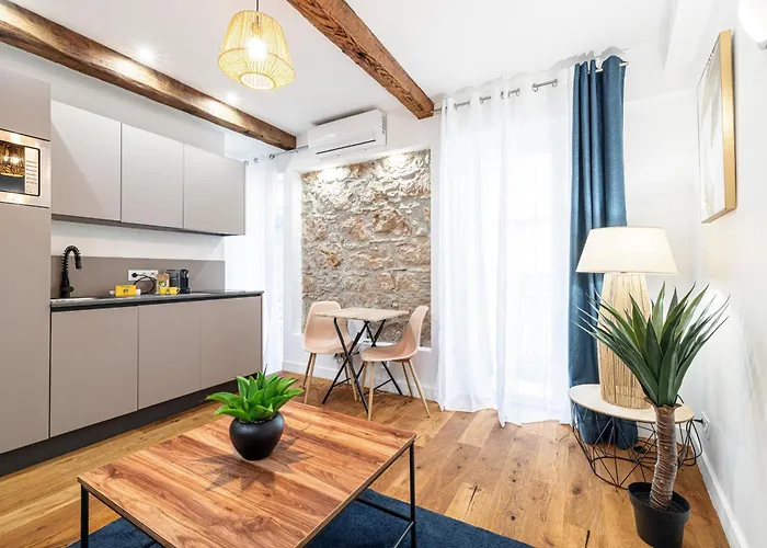 Pretty & Quiet Studio In Port Area
