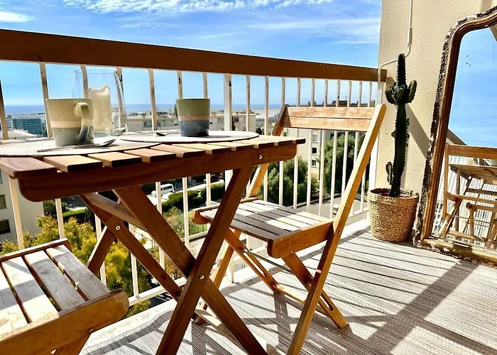 Joli 2 Pieces - Proche Aeroport - Terrasse Vue Mer