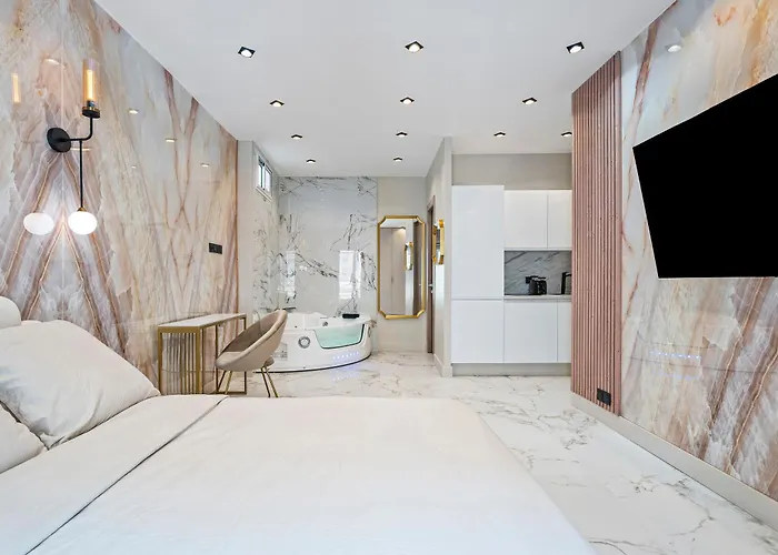 Nice Renting - 8France - Luxury & Comfort Love Room Suite Jacuzzi Massena