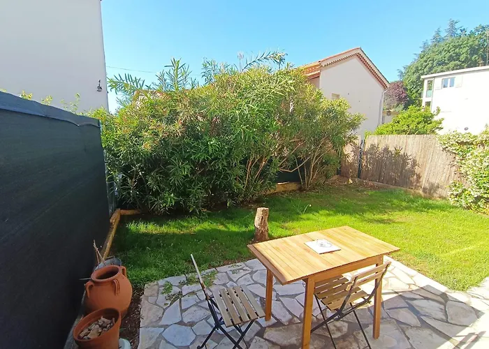 Refurbished Apartment With Terrace And Garden