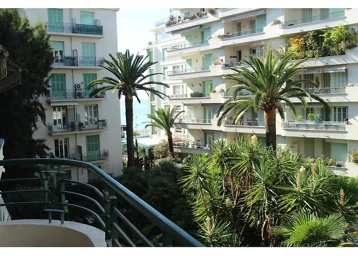 Nice Beach - Promenade Des Anglais