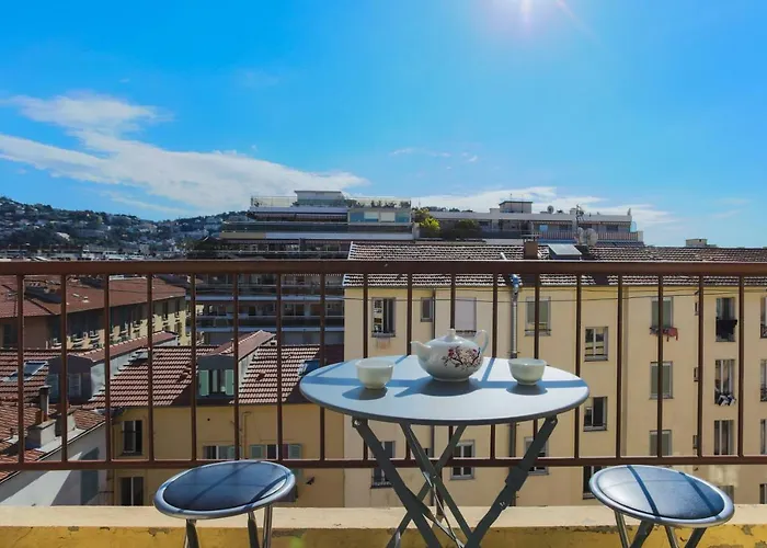 Chic Appartement Centre Nice Au Calme Vue Colline