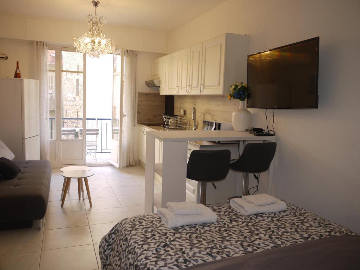 - A Modern Flat In Nice