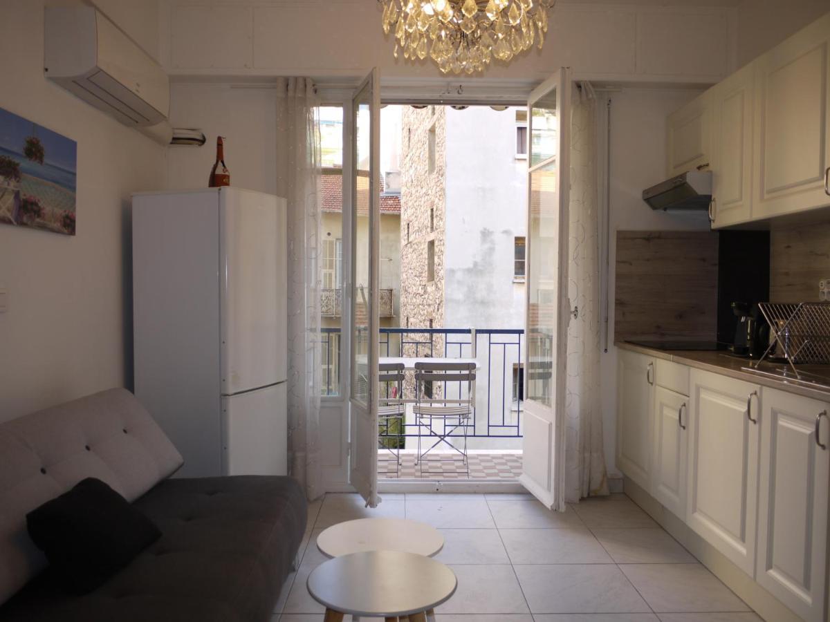 - A Modern Flat In Nice