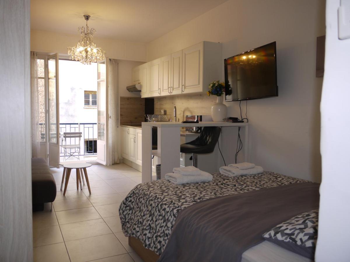 - A Modern Flat In Nice