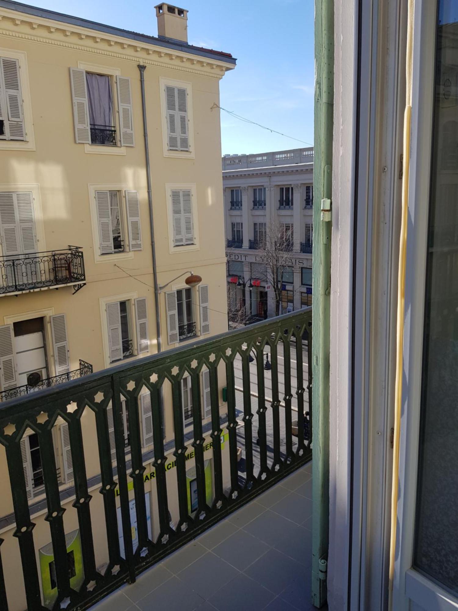 Adonis Aparthotel