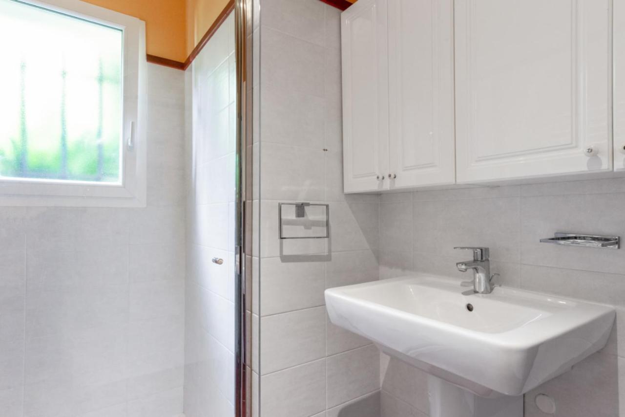 Wonderful And Quiet With Large Garden And Pool In - Welkeys Villa