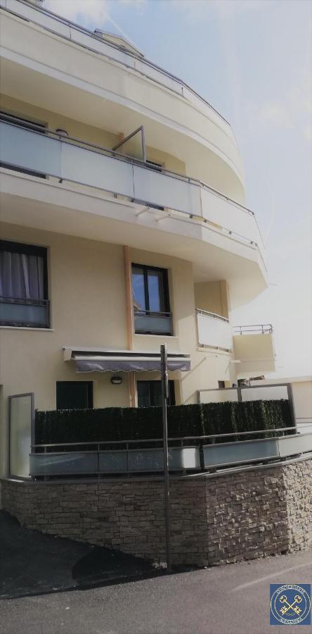 View Jolie Avec Jardin