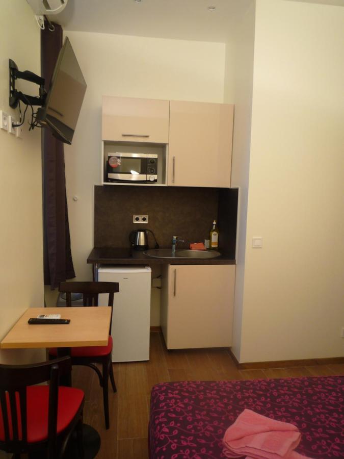 Adonis Aparthotel