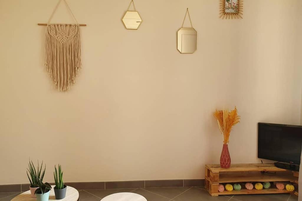 Studio Cosy Et Calme, Au Coeur De Liberation Apartment *