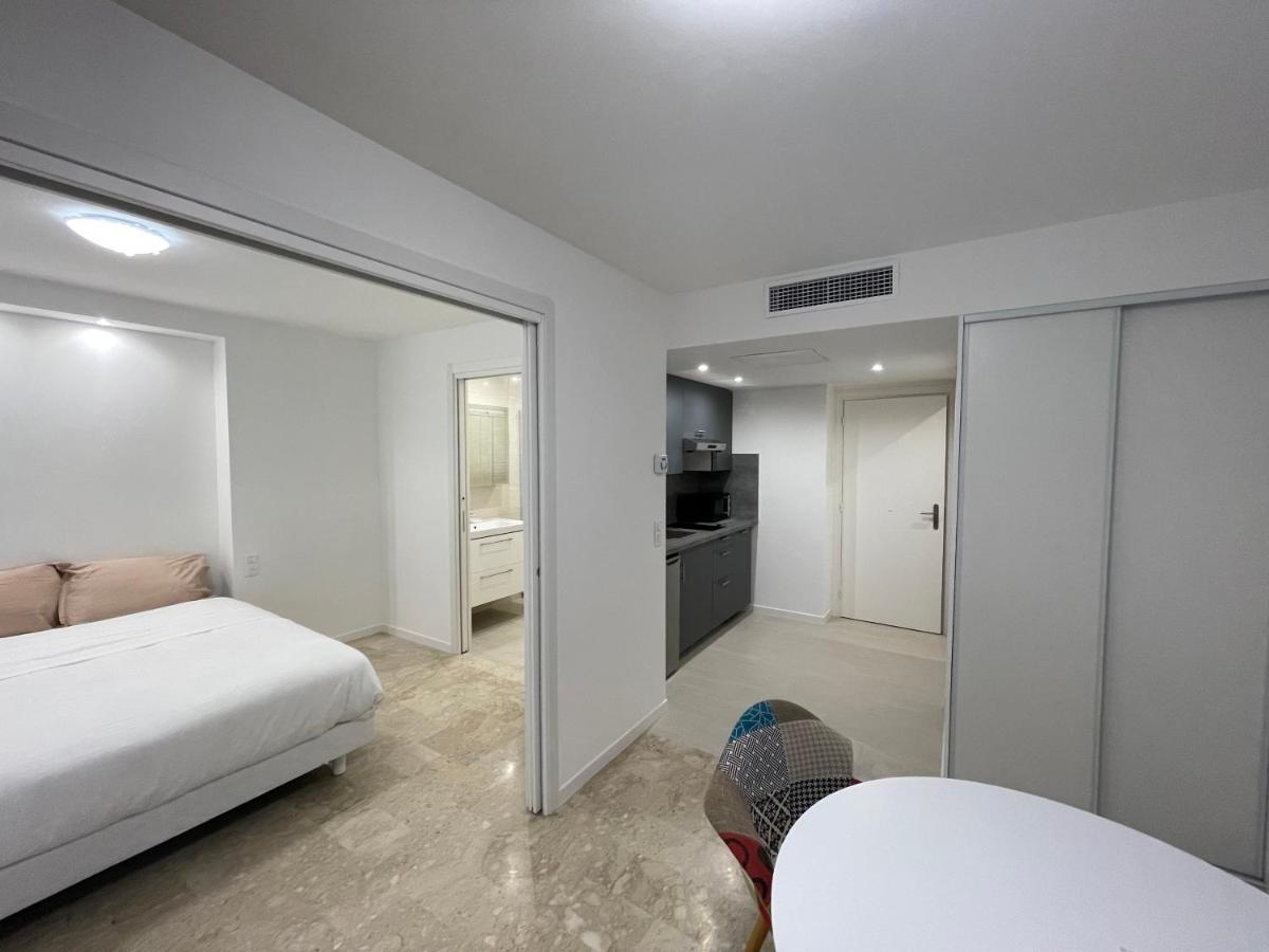 Petit 2 Pieces Carre D'or Apartment