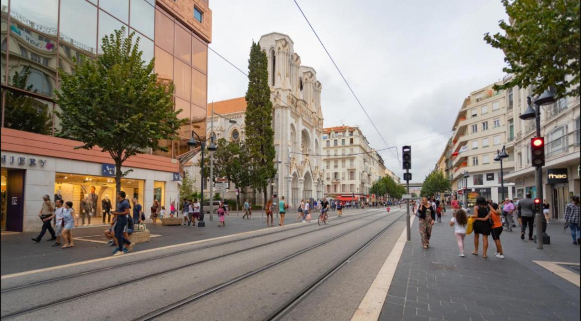 F1 Mezzanine Centre Nice, 1 A 4 Personnes, Quartier Liberation Nice