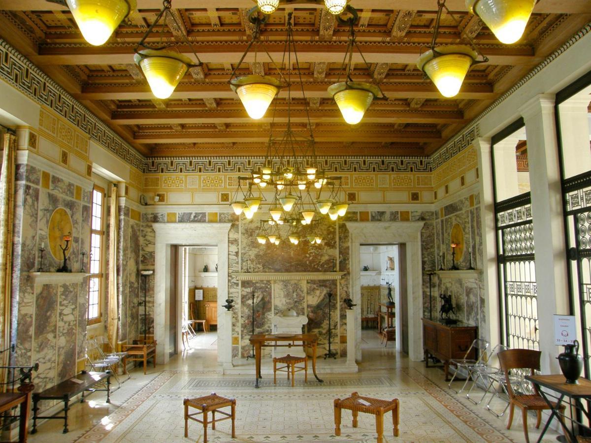 Apartment For Art And Promenade Lovers