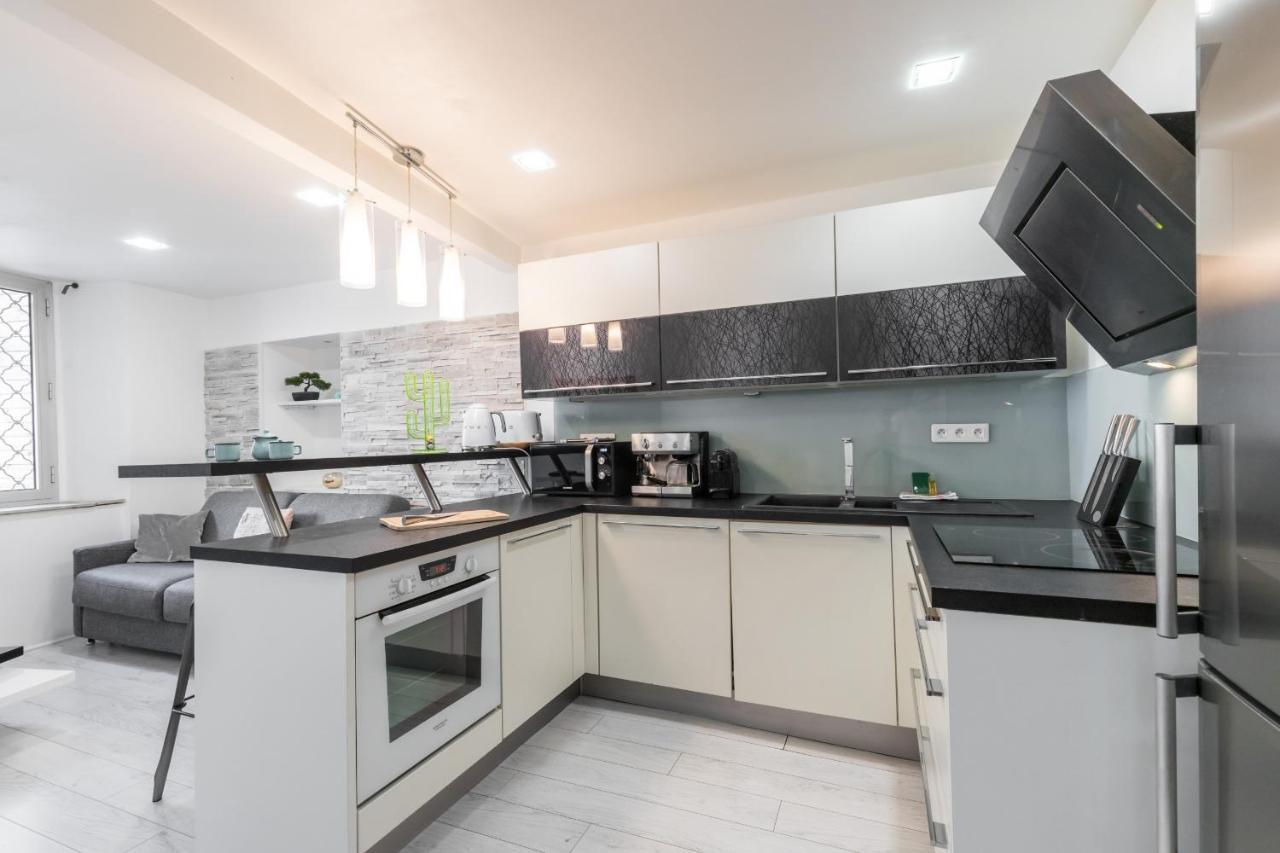 Amazing 3 Bdrs And Garden Place Du Pin Parking ! Nice